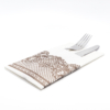 Kép 1/4 - Textilhatású 1/8 hajtású evőeszköztartós szalvéta Royal Lace-barna-ADP000300