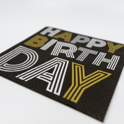 33x33 cm-es fekete alapon fehér és arany betűk HAPPY BIRTHDAY felirat